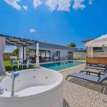 Villa Yesil Uezuemlue De Muestakil Havuzlu Jakuzili *