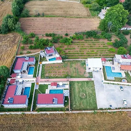 Yesil Uezuemlue De Muestakil Havuzlu Jakuzili * Fethiye