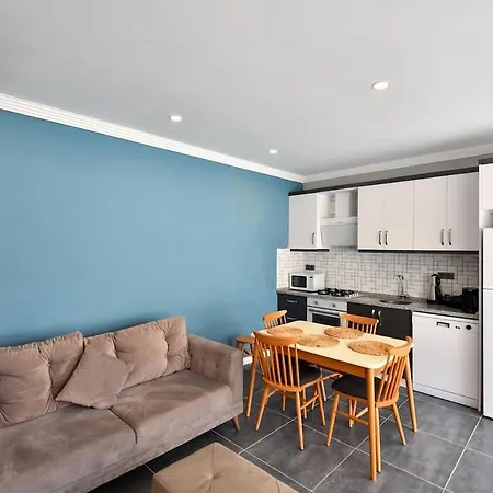 Yesil Uezuemlue De Muestakil Havuzlu Jakuzili Villa